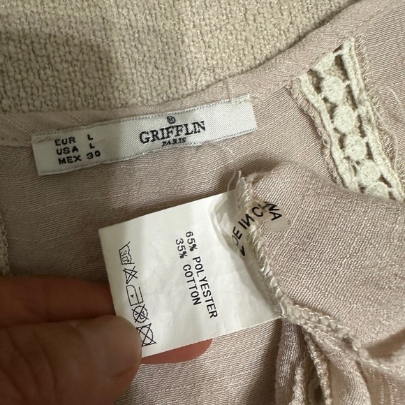 🛍️Grifflin  Paris  Lace trimmed cold shoulder sheer top Size L - Picture 3 of 4